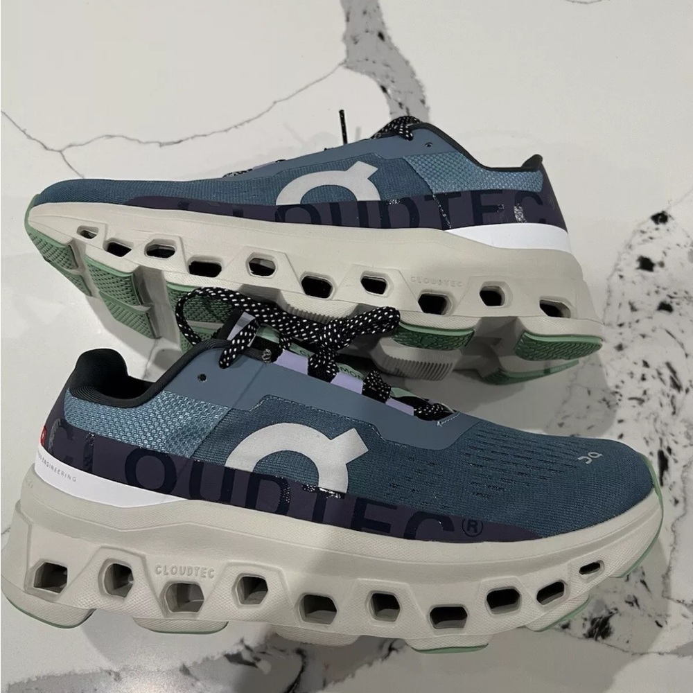 On Running Men’s Cloud Monster CloudMonster Size 8 Dust Vapor Blue Color